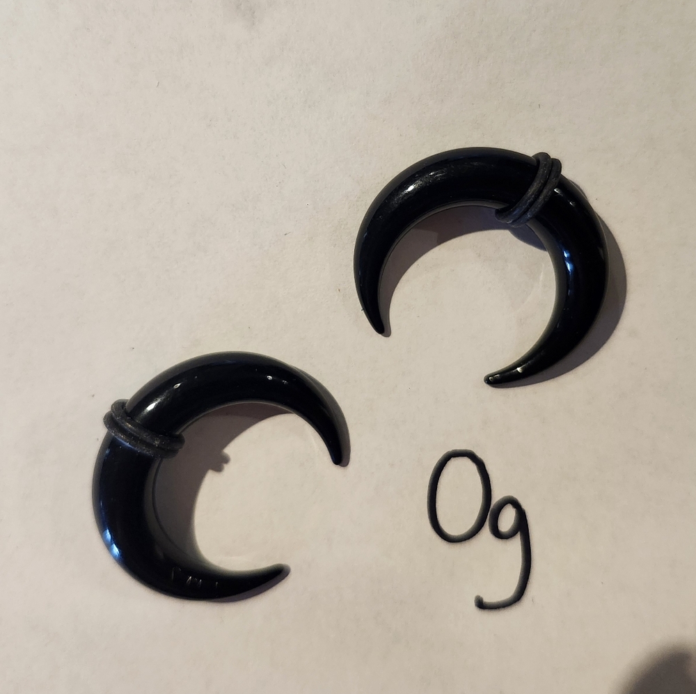 Black Pincher Gauges